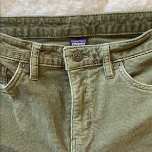 Patagonia Size 30 olive corduroys